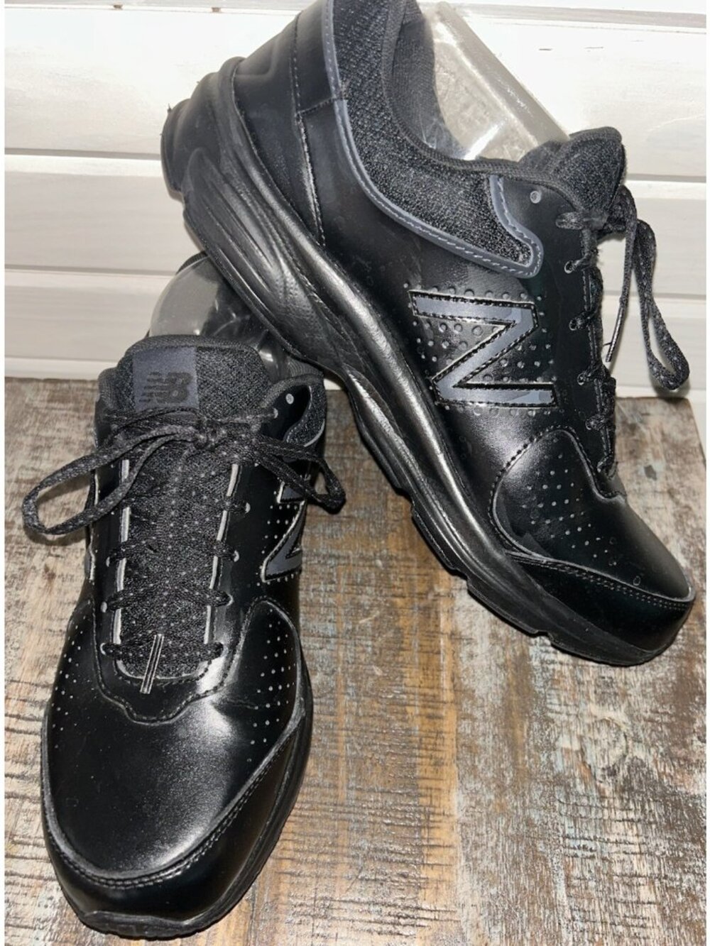 New Balance 411v1 Women's Sz 11 EU 43 Black Walking Shoes Trainers Sneakers